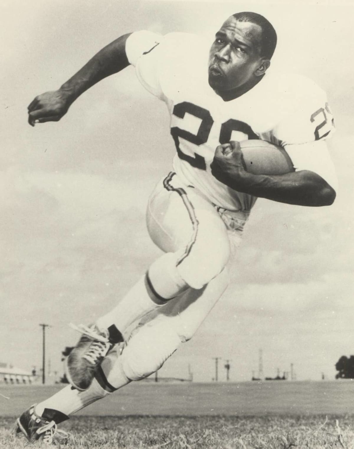 Former KC Chiefs & Dallas trailblazer who still holds franchise records has died